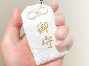 お守りの置き場所で効果的なのはどこ 家内安全 子授け守りの部屋置き場所も紹介 Truth
